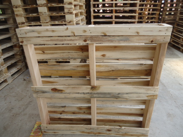 Pallet gỗ 2 hướng nâng