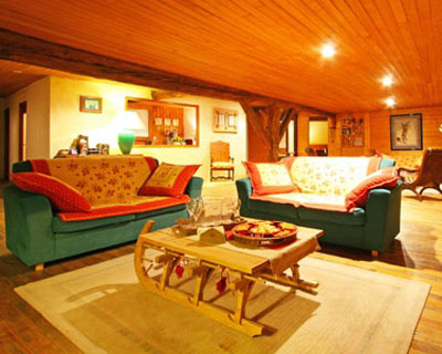 Bàn tự đóng bằng pallet gỗ