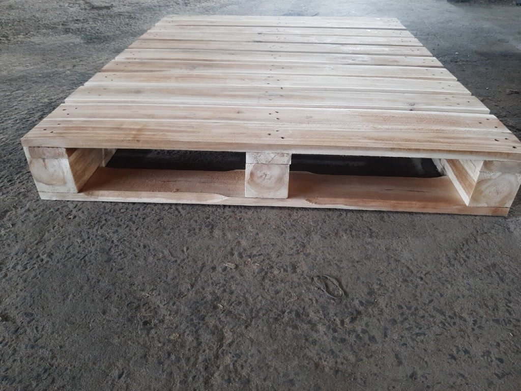 pallet 4 hướng nâng