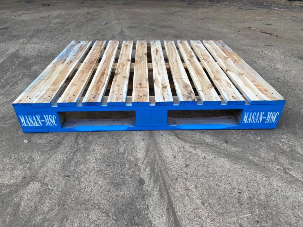 pallet 4 hướng nâng