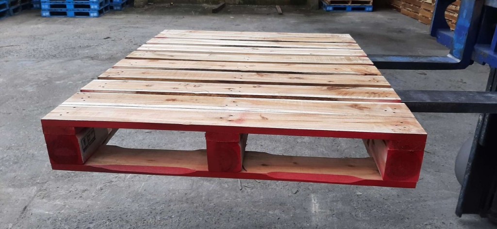 pallet 4 hướng nâng