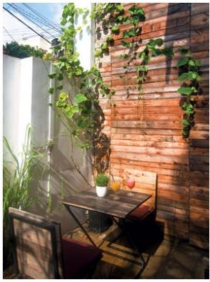 Quán cafe từ pallet gỗ